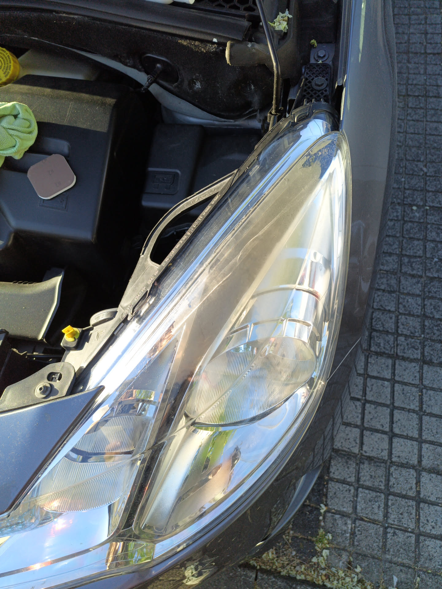 original damaged headlight